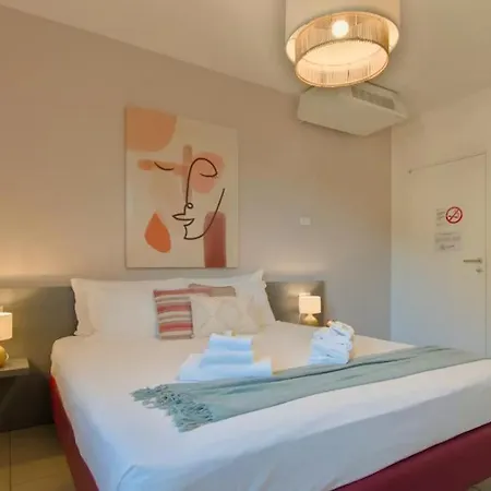 3 Bedroom Maggiore With Pool Apartament